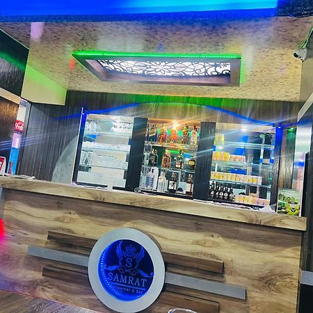 Lahan Hotel Samrat Inn Pvt Ltd מראה חיצוני תמונה