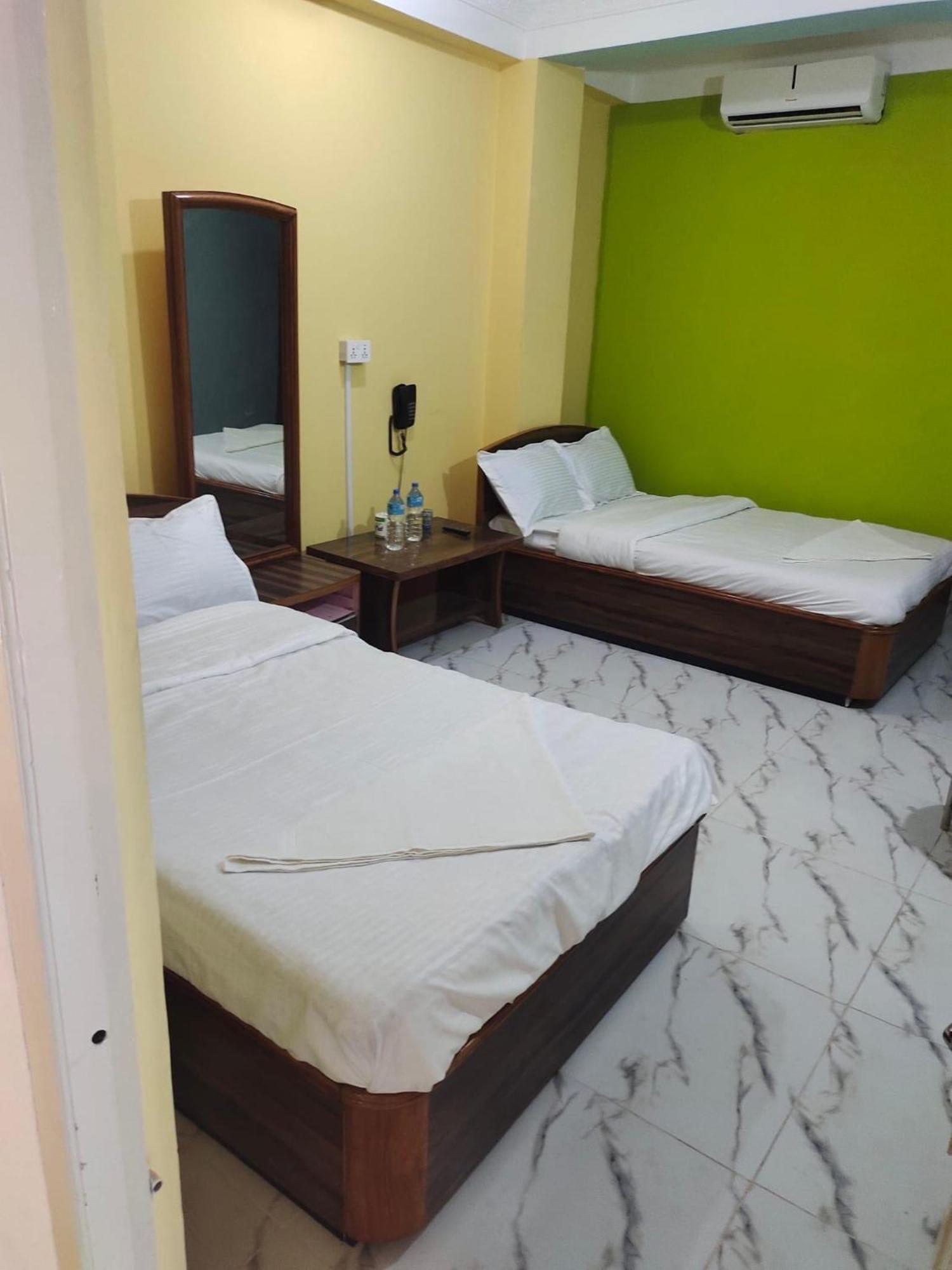 Lahan Hotel Samrat Inn Pvt Ltd מראה חיצוני תמונה