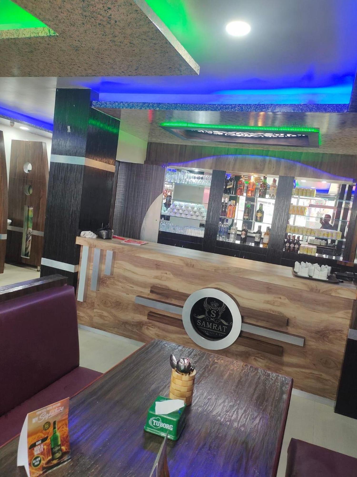 Lahan Hotel Samrat Inn Pvt Ltd מראה חיצוני תמונה