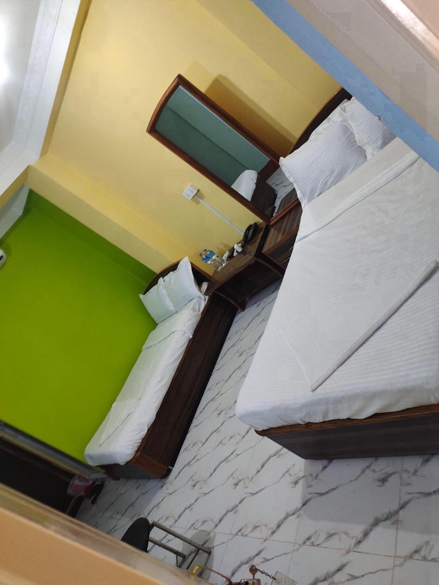 Lahan Hotel Samrat Inn Pvt Ltd מראה חיצוני תמונה
