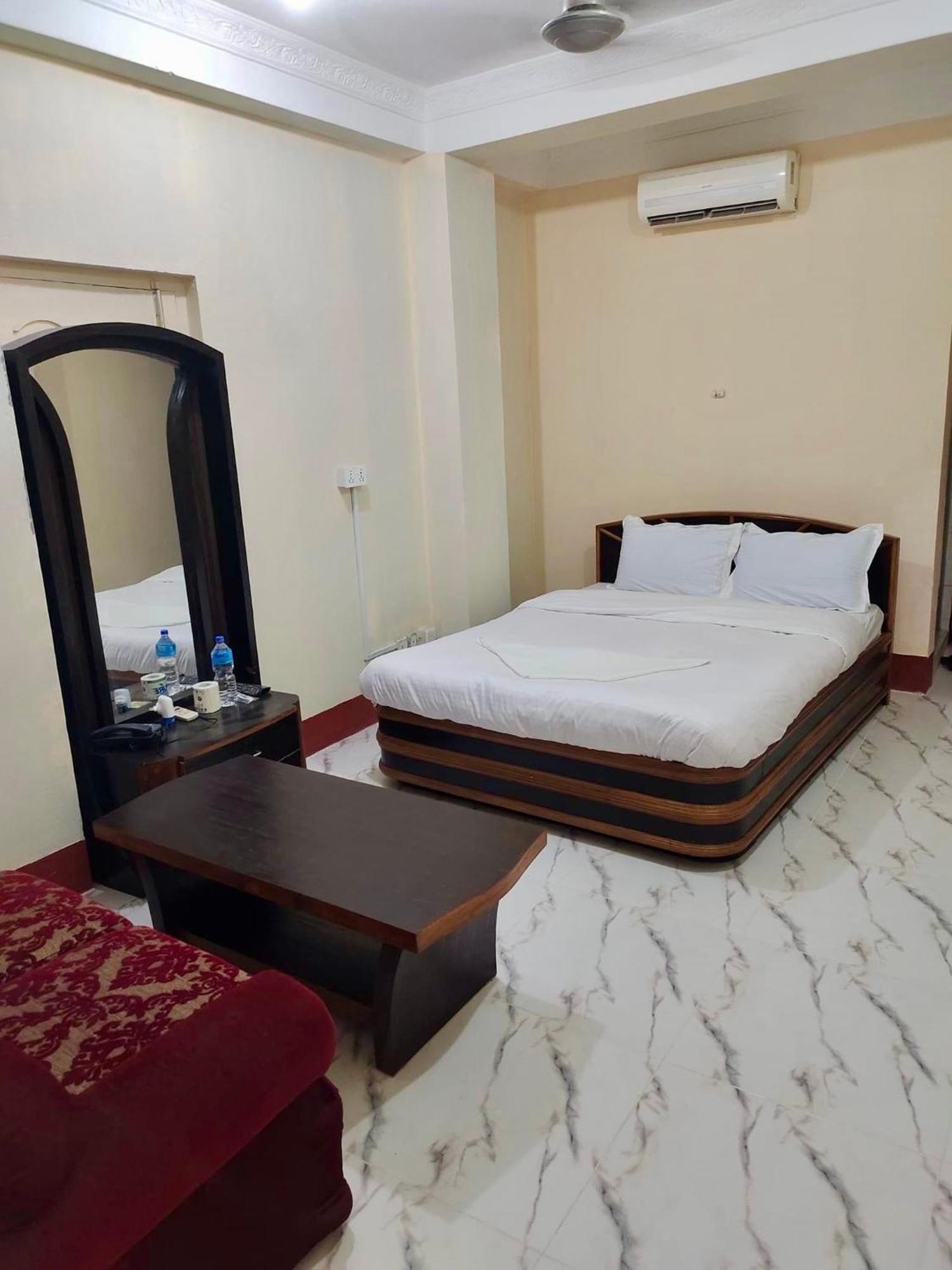 Lahan Hotel Samrat Inn Pvt Ltd מראה חיצוני תמונה
