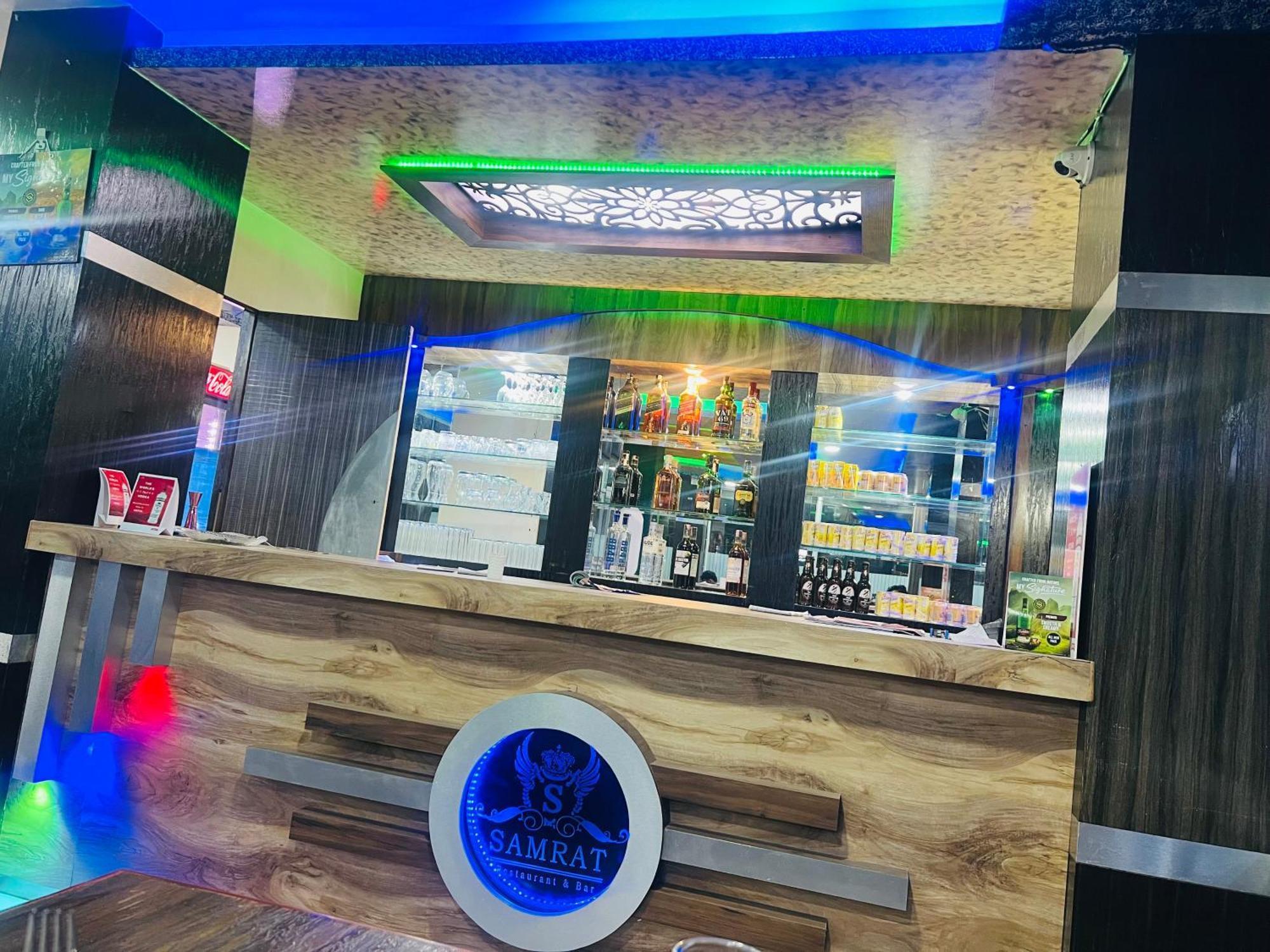 Lahan Hotel Samrat Inn Pvt Ltd מראה חיצוני תמונה